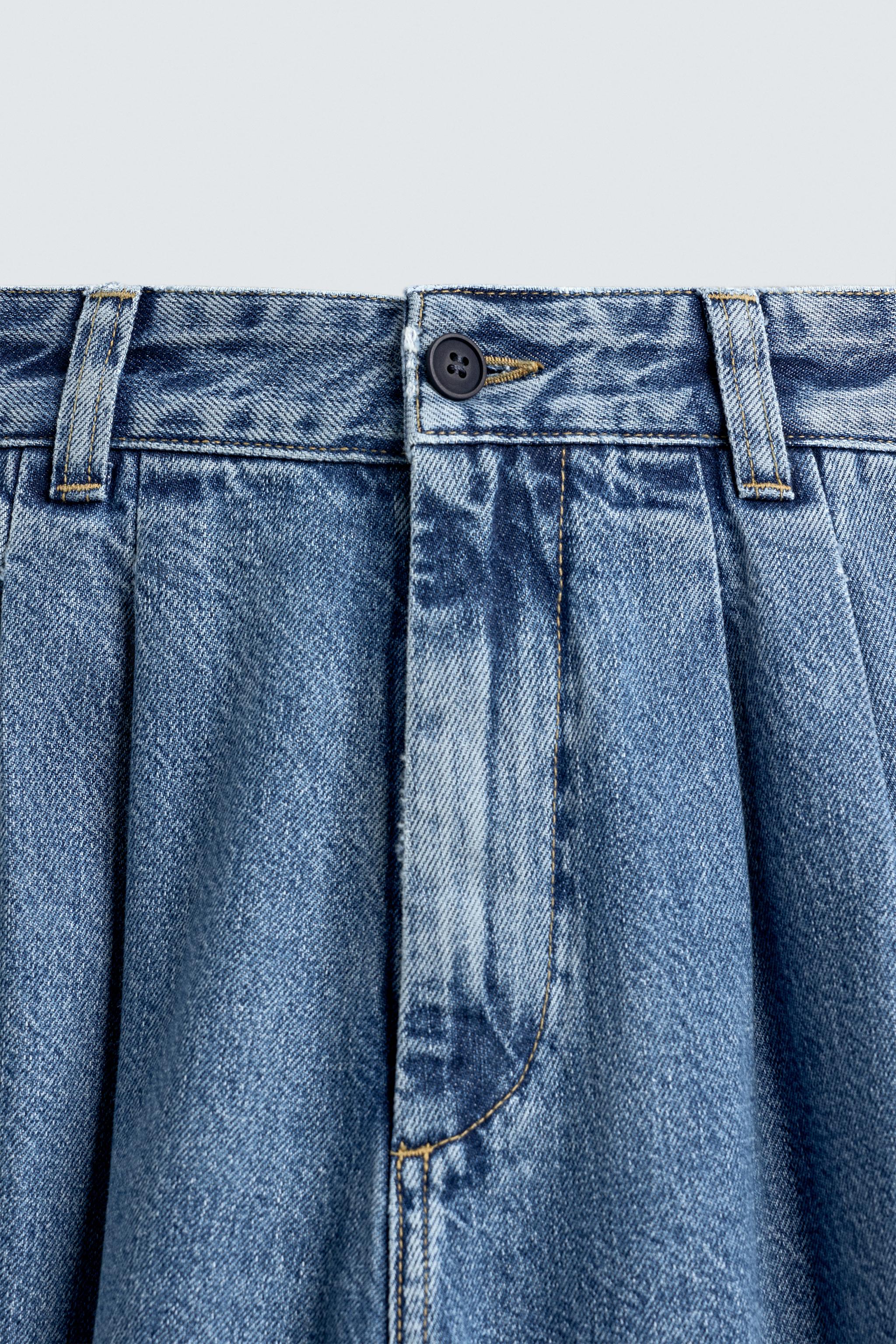 PLEATED WIDE FIT JEANS